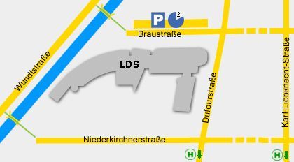 Zufahrt zum Gebäude ...